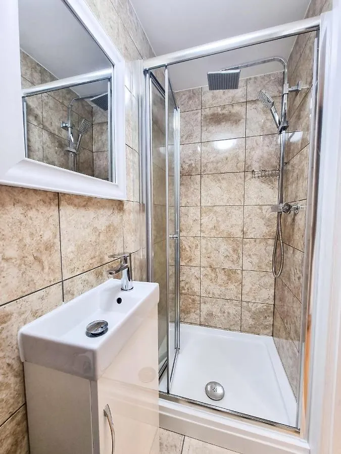 Designer Flat With Parking Near Peckham & Brixton Apartment London