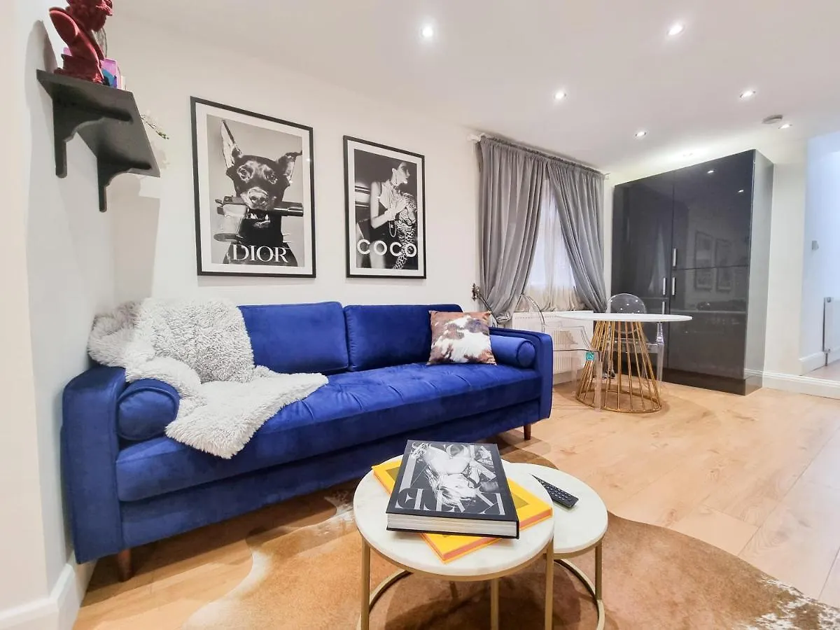 Designer Flat With Parking Near Peckham & Brixton Apartment London 0*,  United Kingdom