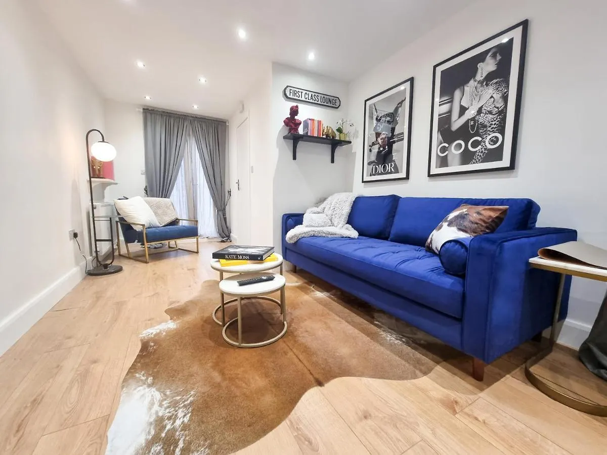 Designer Flat With Parking Near Peckham & Brixton Apartment London