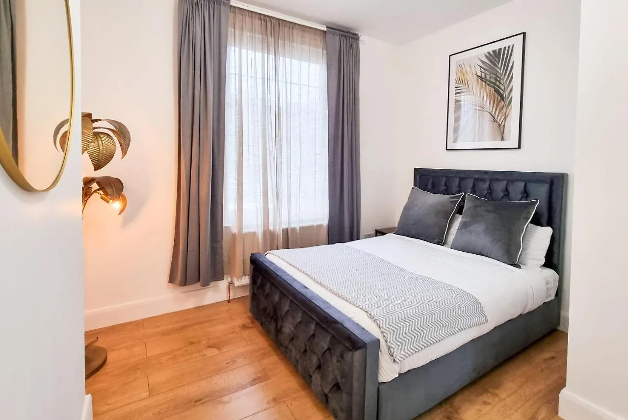 Designer Flat With Parking Near Peckham & Brixton Apartment London