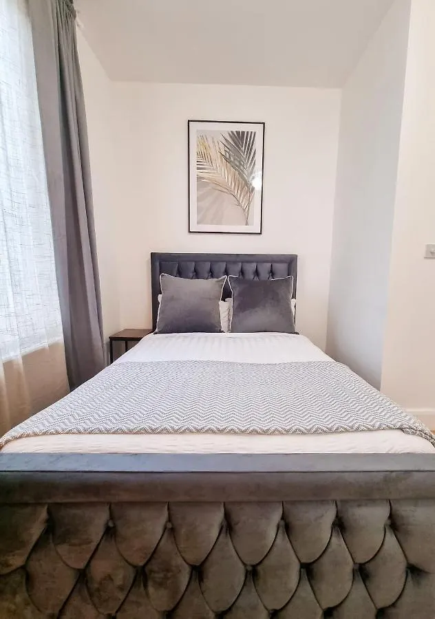 Designer Flat With Parking Near Peckham & Brixton Apartment London
