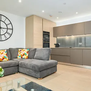 https://flamingo-2-bedroom-luxury-apartment-london.cambridgehotelsuk.com